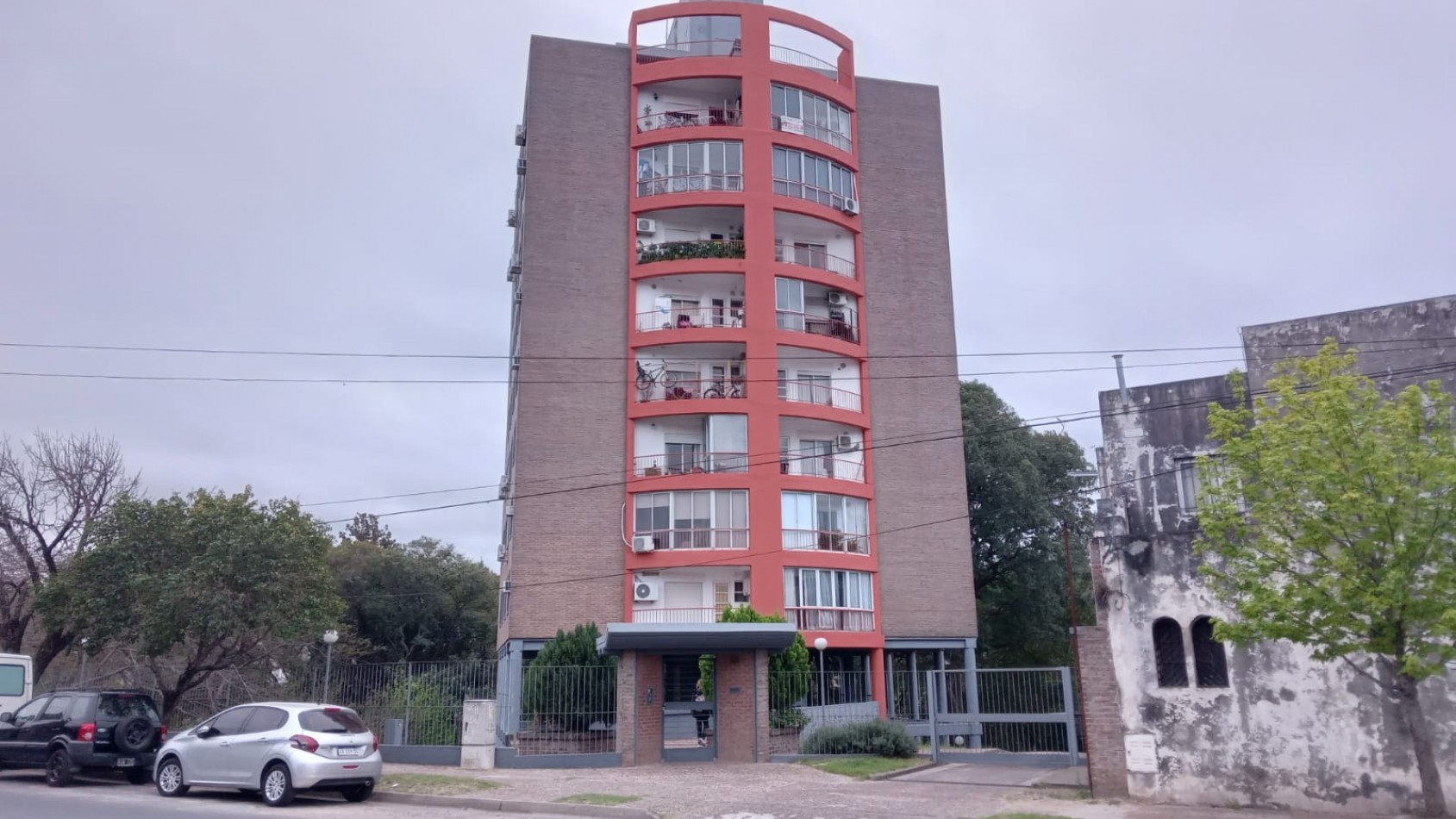 Departamento de 2 habitaciones en VENTA zona Parque 