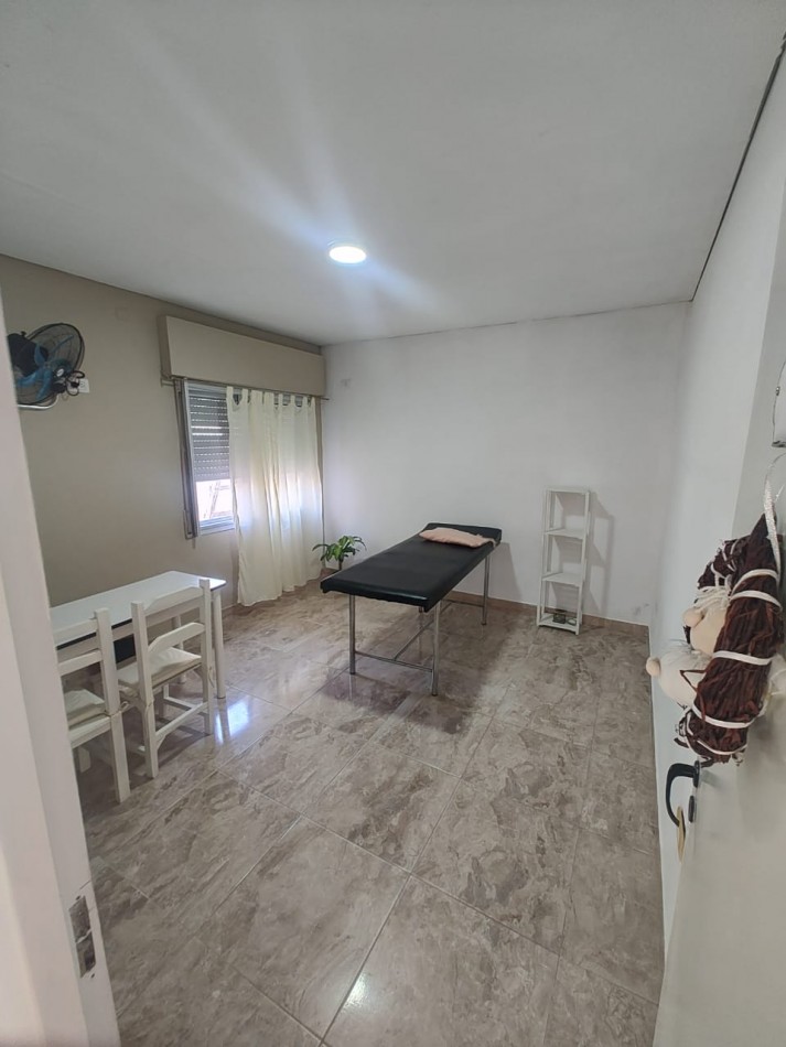 Casa en VENTA de 4 ambientes + local en Oro Verde