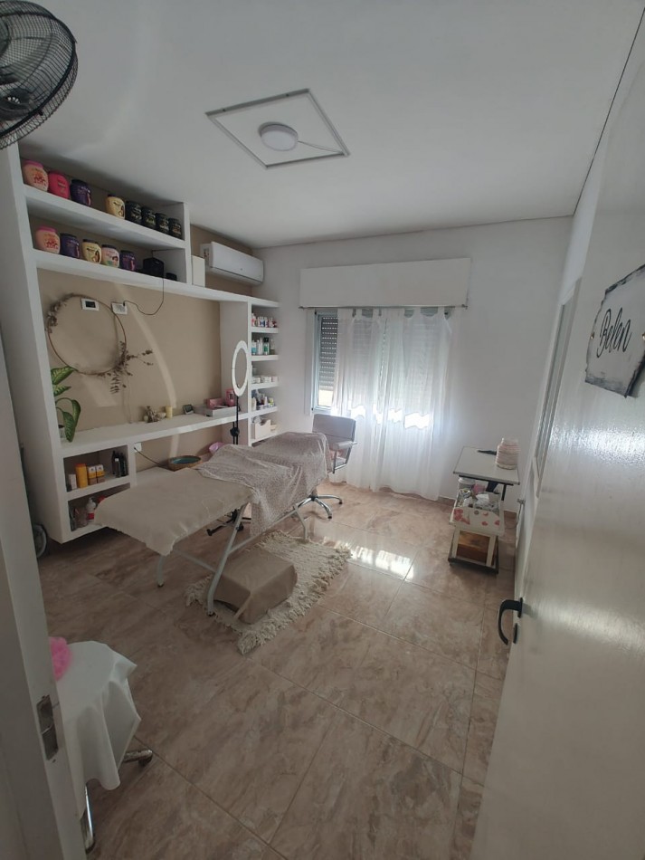 Casa en VENTA de 4 ambientes + local en Oro Verde