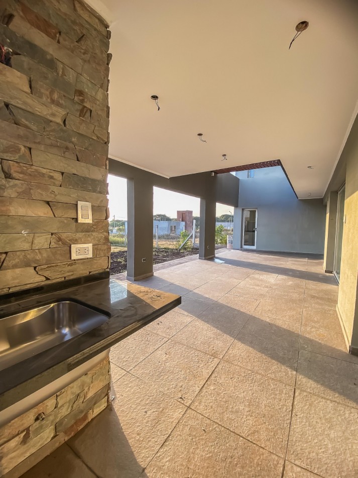 Casa de 3 habitaciones en ALQUILER loteo Tierra de Sol