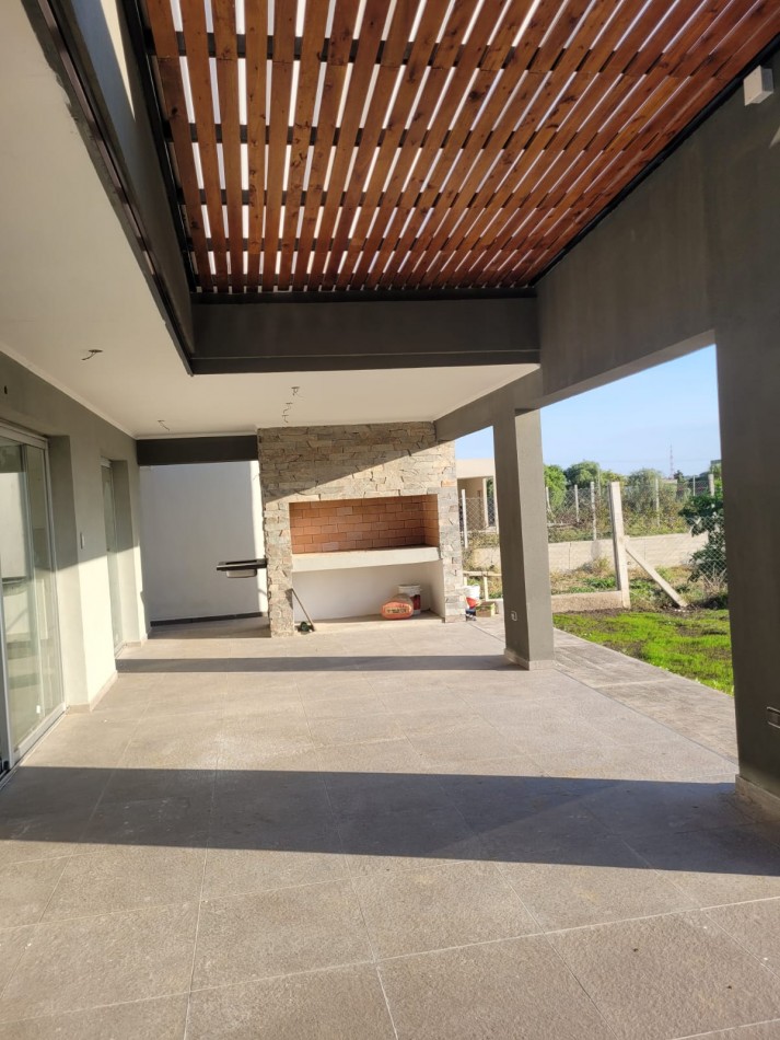 Casa de 3 habitaciones en ALQUILER loteo Tierra de Sol