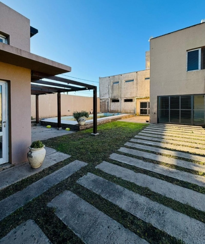 Casa en ALQUILER 3 dorm. Zona Aeropuerto