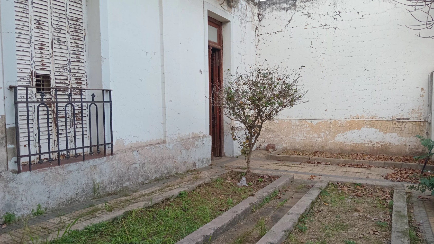 Casa a refaccionar distribuida en dos plantas en VENTA zona Cristo