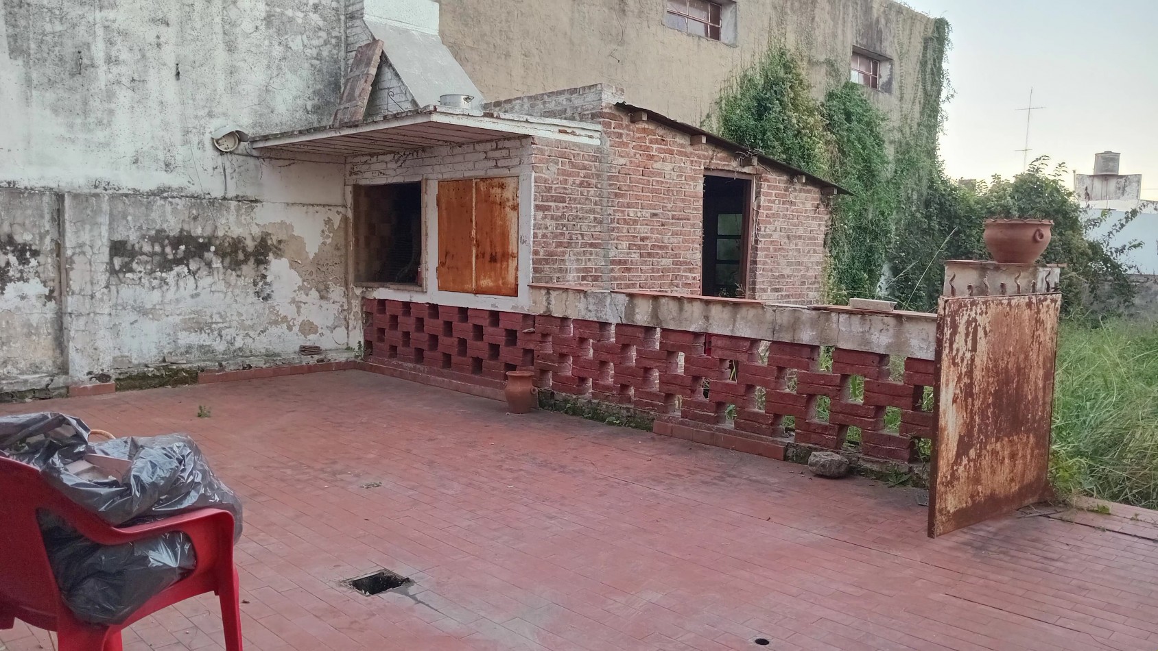 Casa a refaccionar distribuida en dos plantas en VENTA zona Cristo