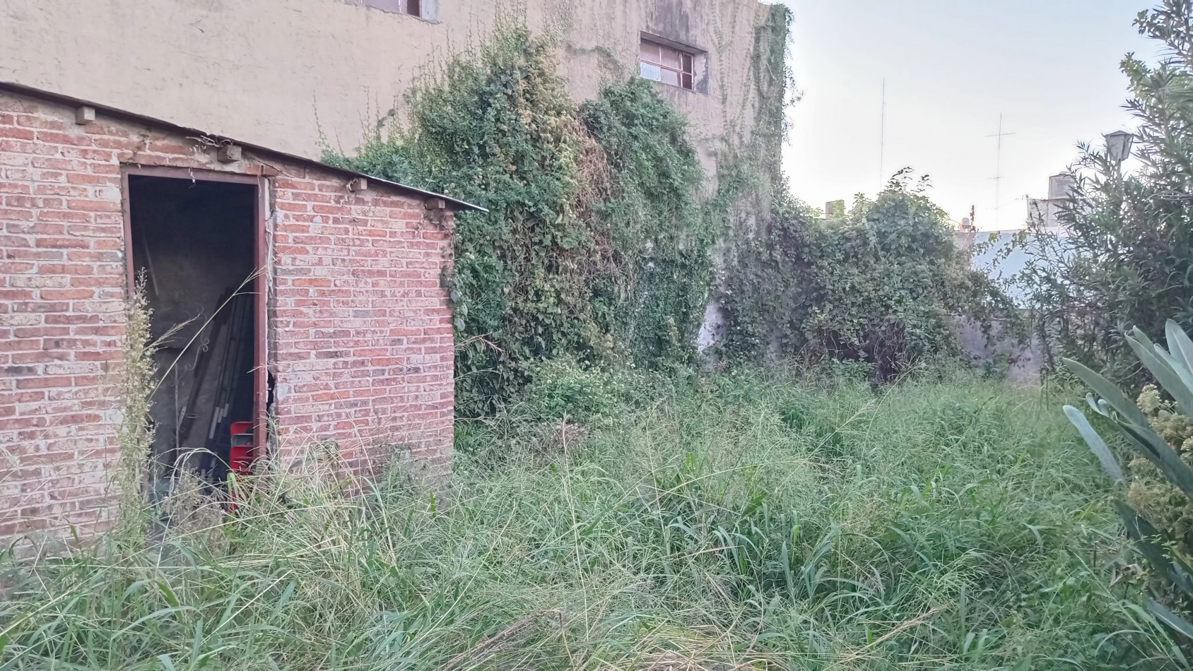 Casa a refaccionar distribuida en dos plantas en VENTA zona Cristo