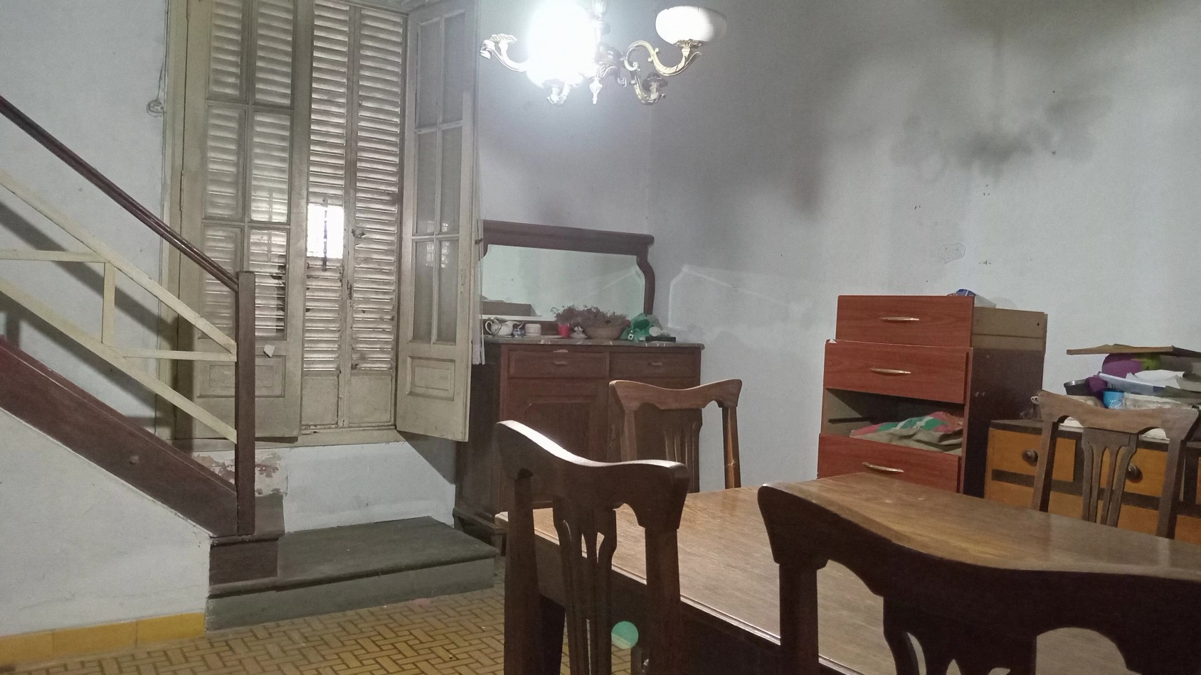 Casa a refaccionar distribuida en dos plantas en VENTA zona Cristo