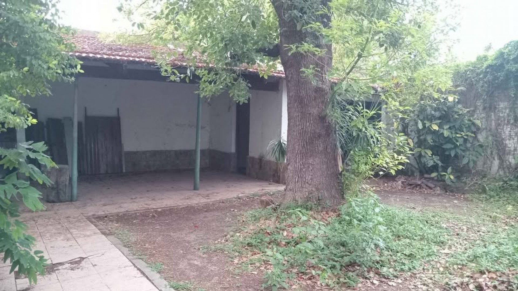 Casa en VENTA con 3 habitaciones camino al Thompson