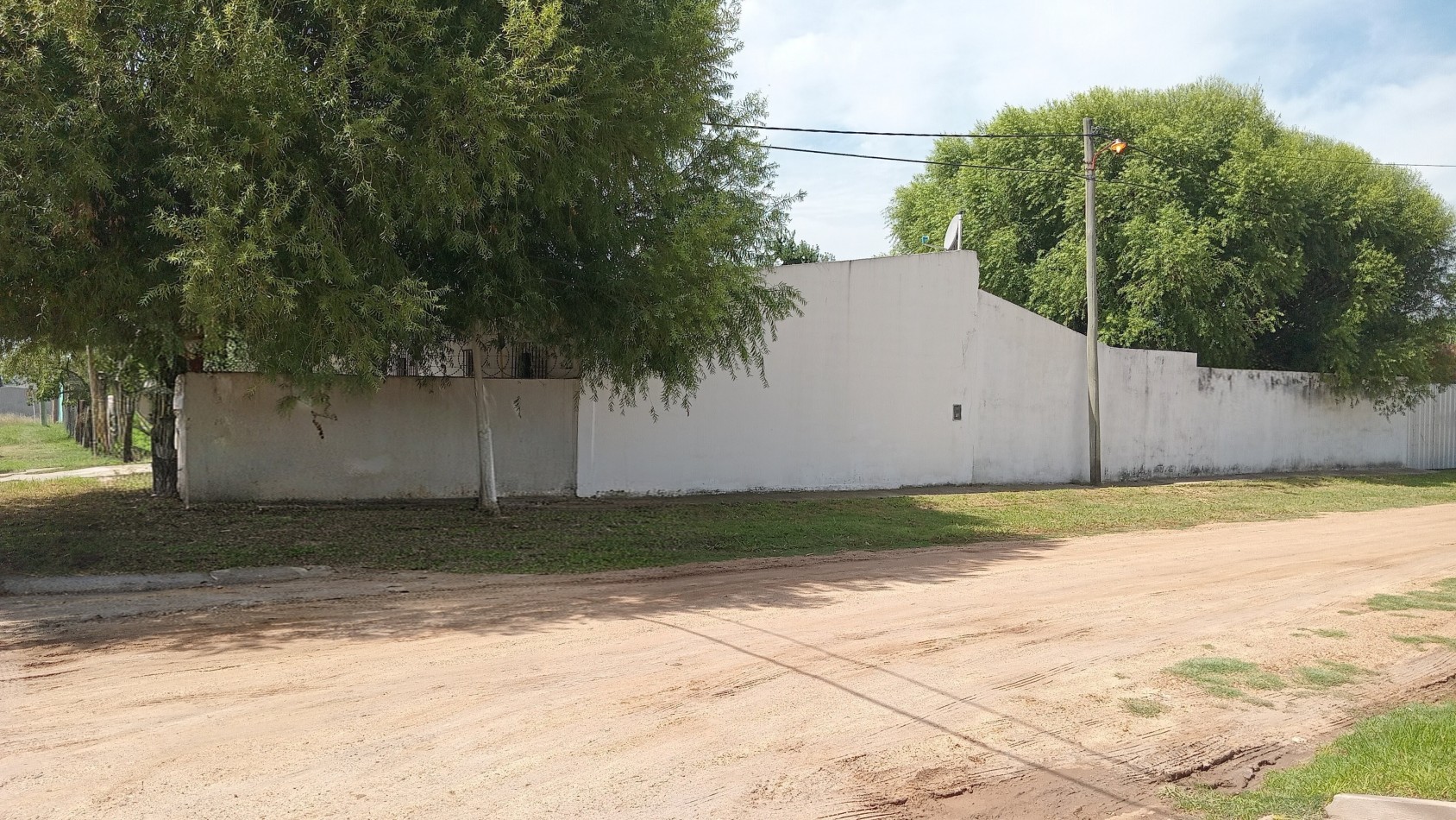 Casa en VENTA 3 habitaciones y gran patio en Colonia Avellaneda