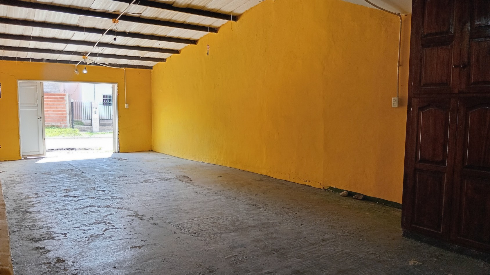 Casa en VENTA 3 habitaciones y gran patio en Colonia Avellaneda