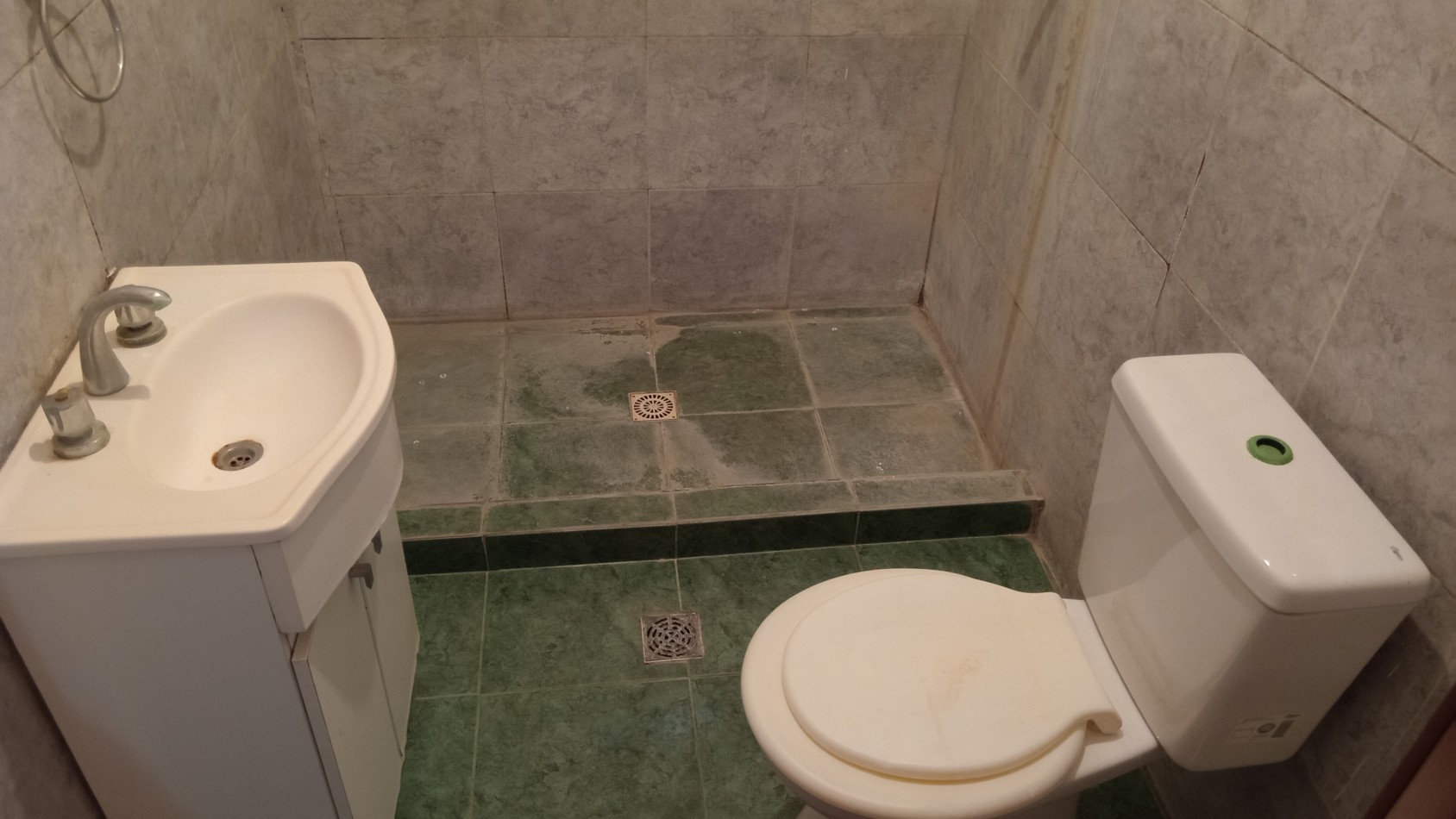 Casa en VENTA 3 habitaciones y gran patio en Colonia Avellaneda