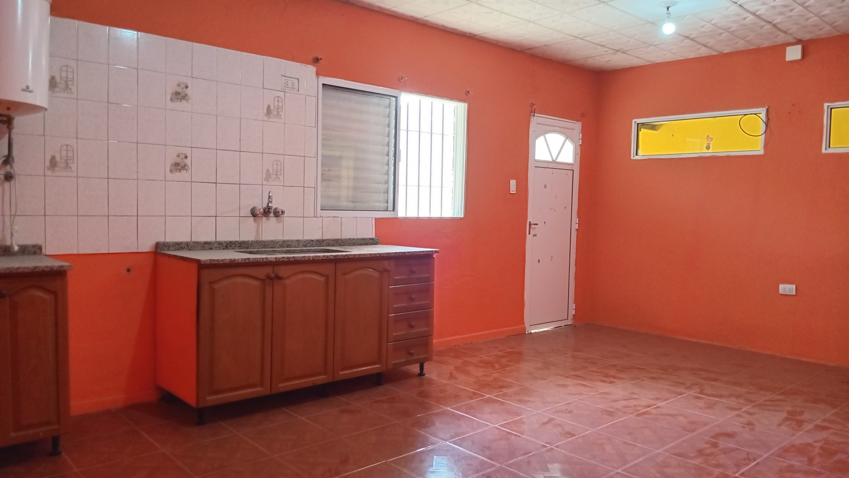 Casa en VENTA 3 habitaciones y gran patio en Colonia Avellaneda