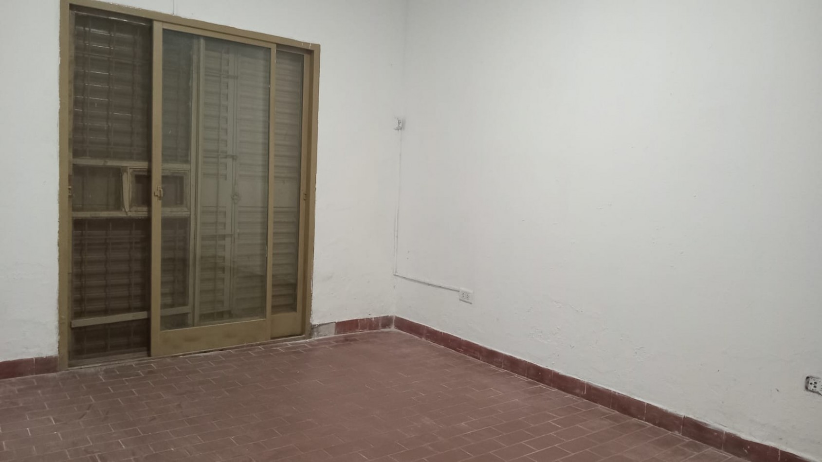 Casa en VENTA con 3 habitaciones camino al Thompson