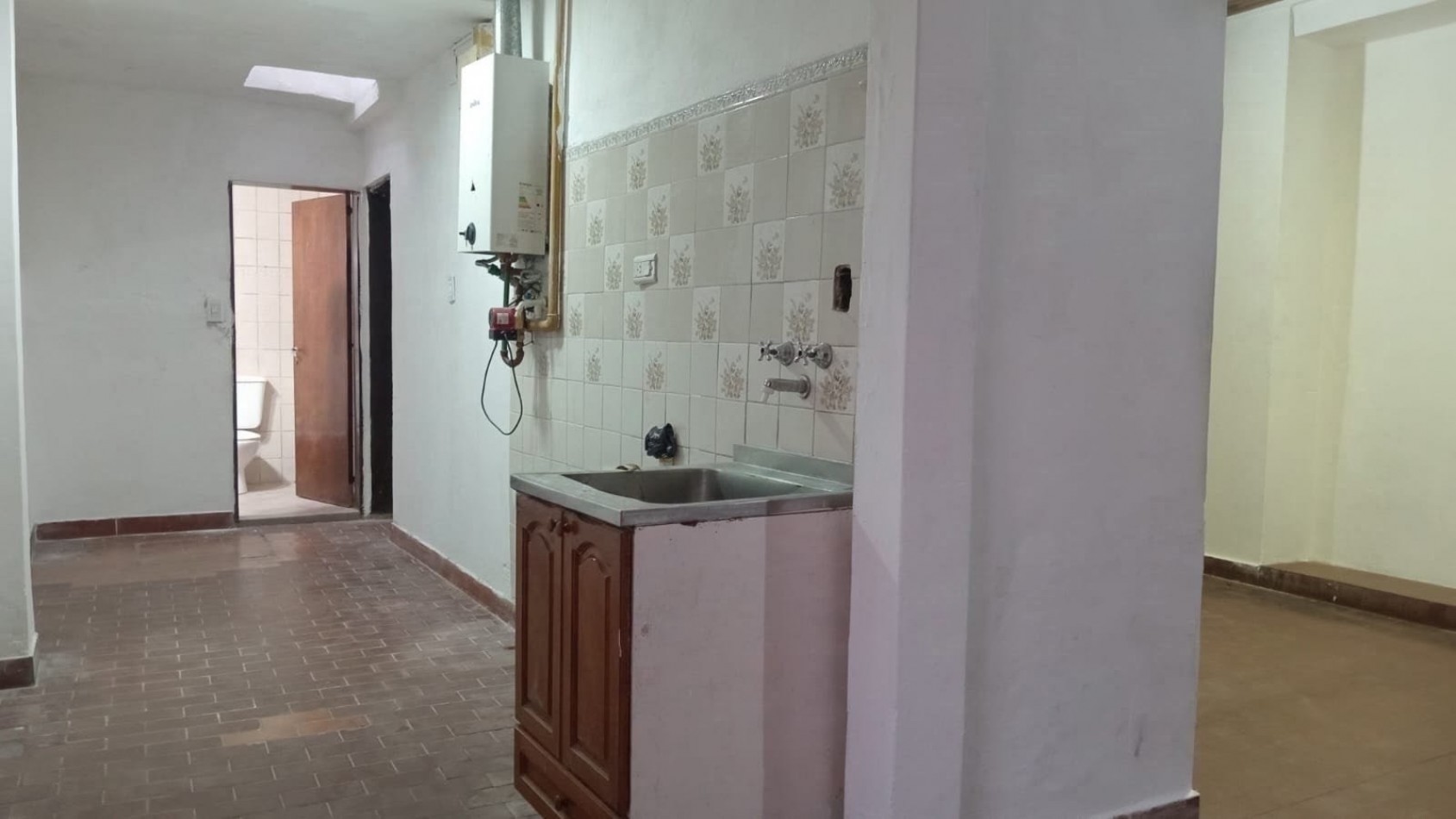 Casa en VENTA con 3 habitaciones camino al Thompson