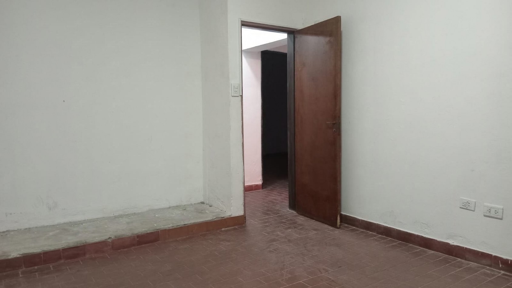 Casa en VENTA con 3 habitaciones camino al Thompson