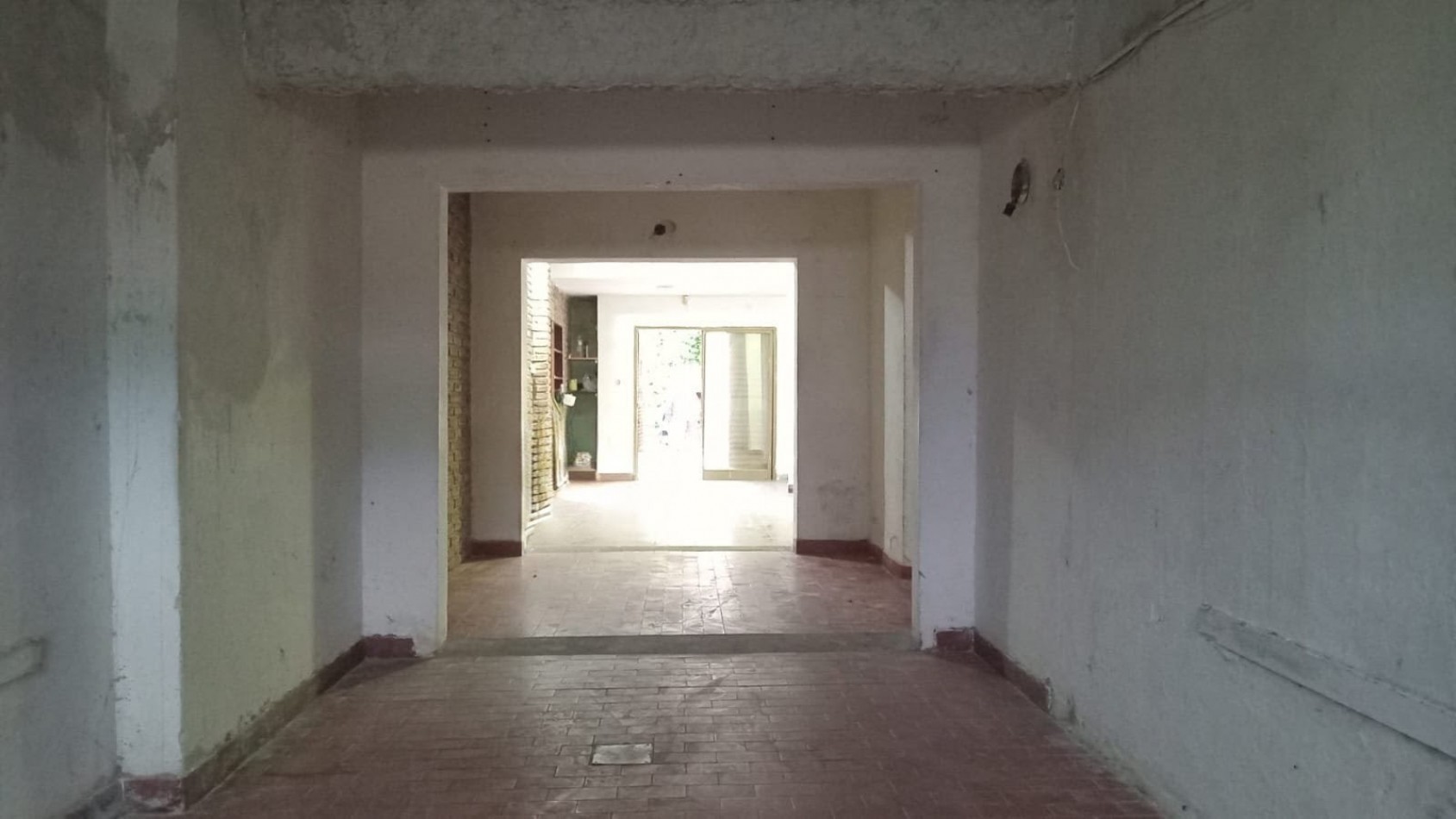Casa en VENTA con 3 habitaciones camino al Thompson