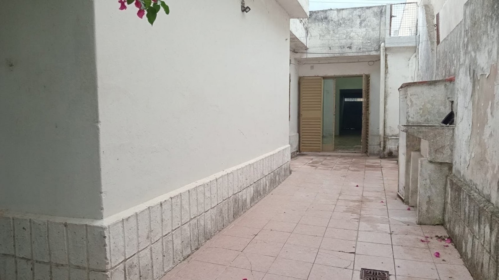 Casa en VENTA con 3 habitaciones camino al Thompson