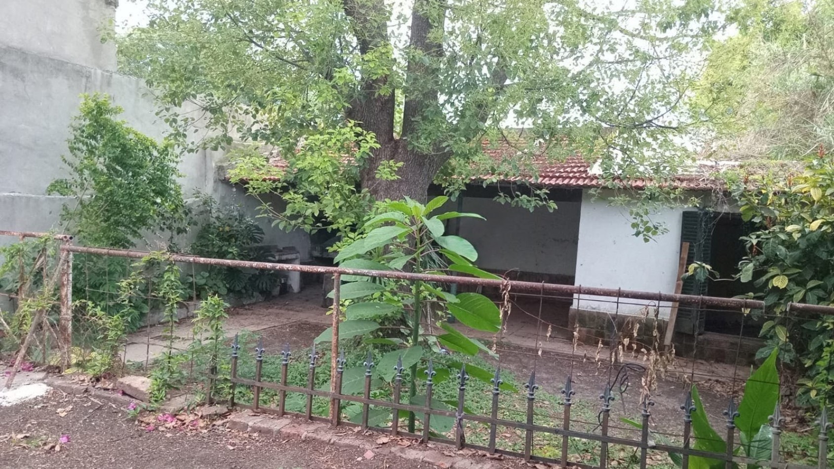 Casa en VENTA con 3 habitaciones camino al Thompson