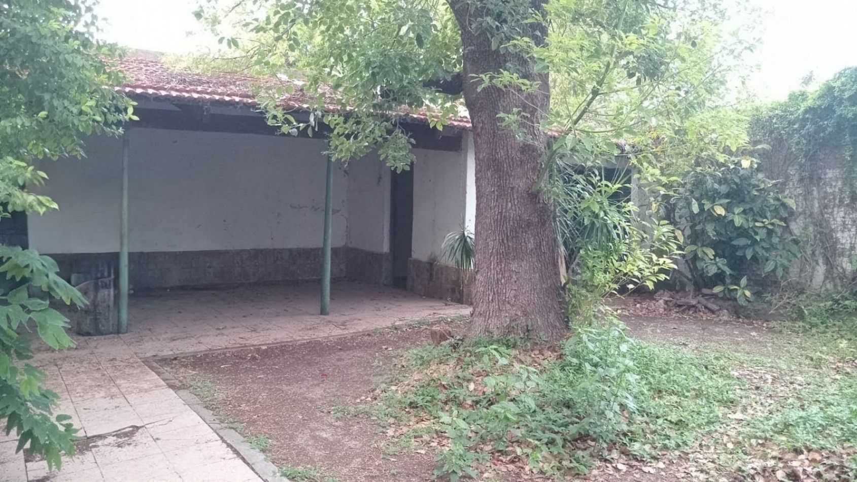 Casa en VENTA con 3 habitaciones camino al Thompson