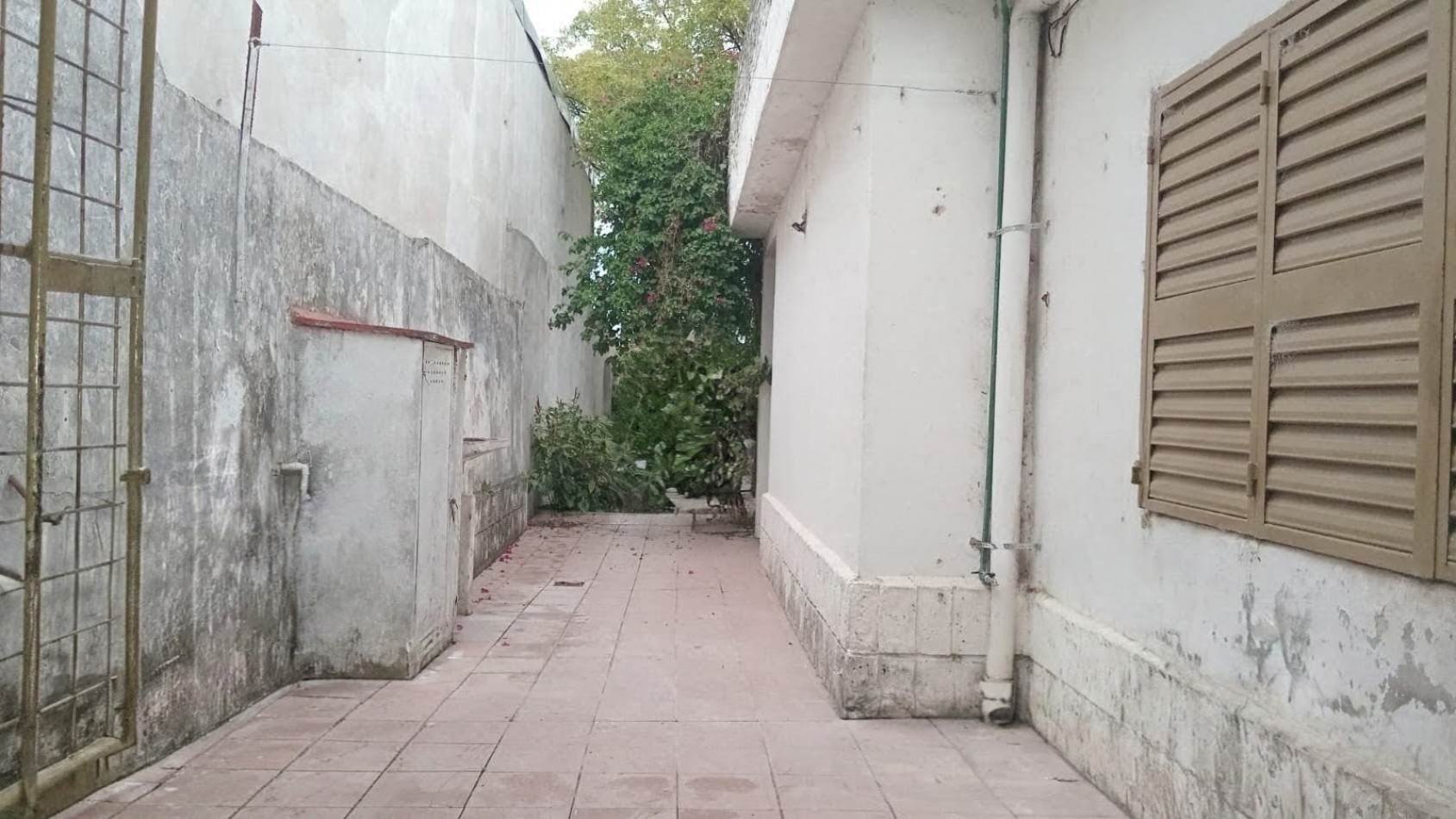 Casa en VENTA con 3 habitaciones camino al Thompson