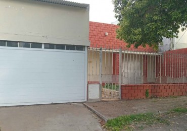 Casa en VENTA con 3 habitaciones camino al Thompson