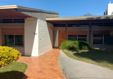 Casa de 3 habitaciones + dependencia zona Larramendi